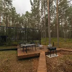 Oeoed Hoetels Lohusalu Leida & Enno *