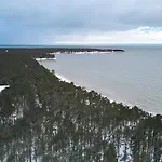 Oeoed Hoetels Lohusalu Leida & Enno Лауласмаа