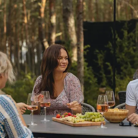 Oeoed Hoetels Lohusalu Leida & Enno Laulasmaa