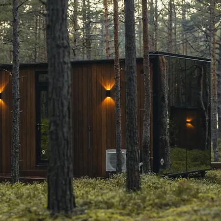 Oeoed Hoetels Lohusalu Leida & Enno Laulasmaa