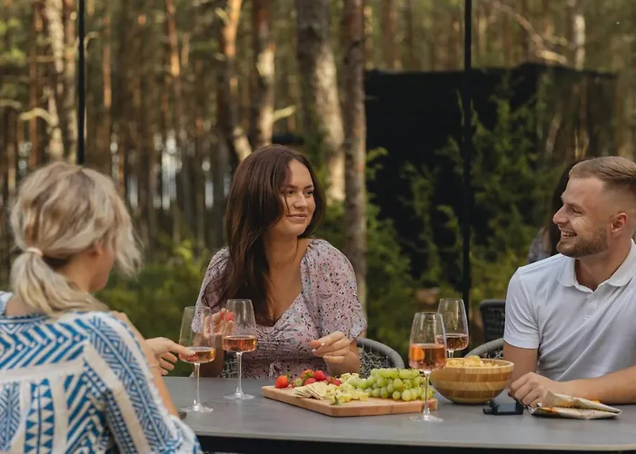 Oeoed Hoetels Lohusalu Leida & Enno Laulasmaa